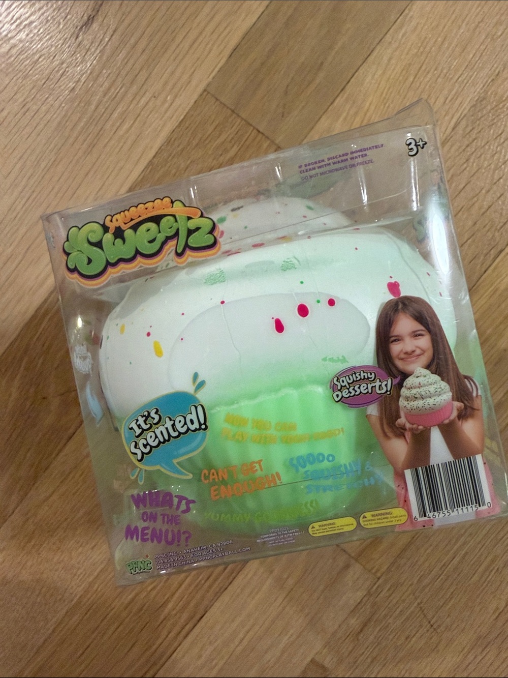 Green Cupcake Squishy Toy 🧁 Squeezee Sensory toy NEW Sealed Birthday gift